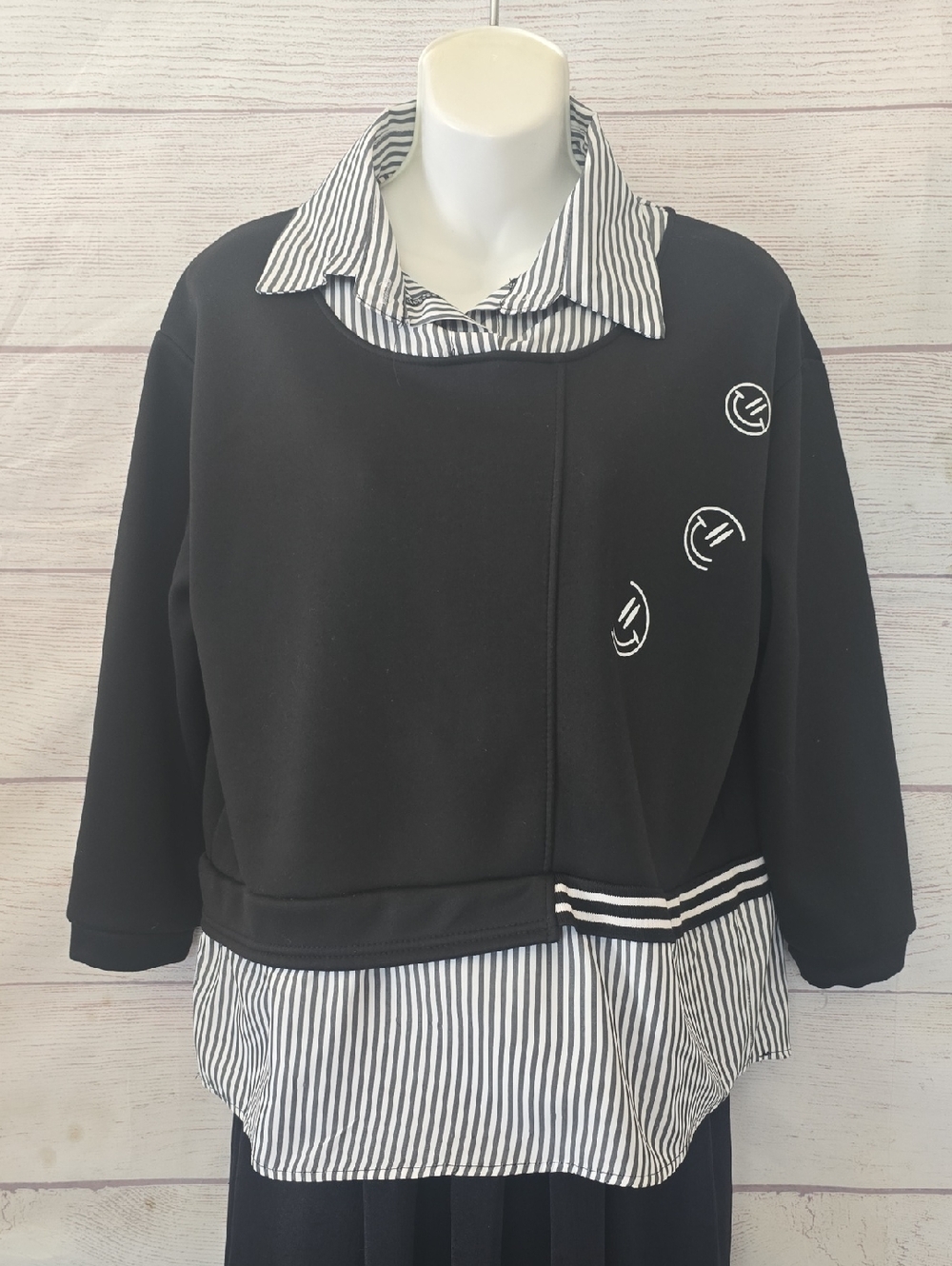 No Brand Black Loose Sweater-Layered Shirt Combo with Striped Hem Sz M
